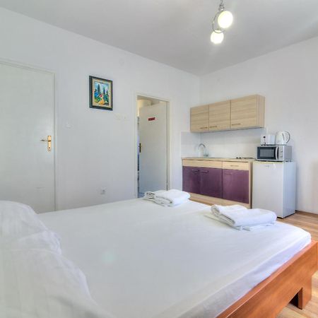 Apartmani Ana เซนญ์ ภายนอก รูปภาพ